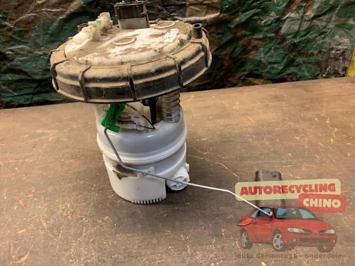 Pompe essence d'un Peugeot 3008 I (0U/HU) 1.6 16V THP 155 2011