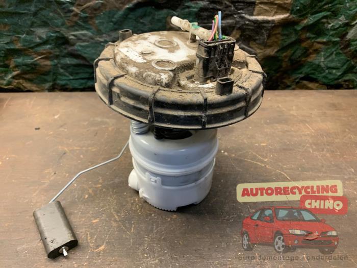 Pompe essence d'un Peugeot 3008 I (0U/HU) 1.6 16V THP 155 2011