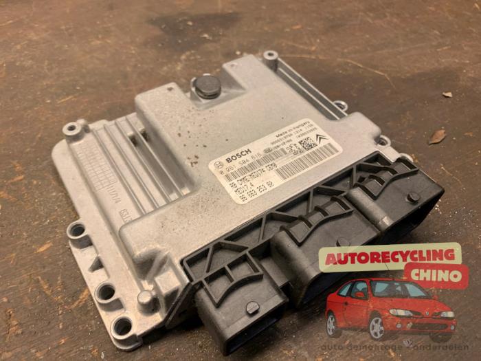Ordinateur gestion moteur d'un Peugeot 3008 I (0U/HU) 1.6 16V THP 155 2011