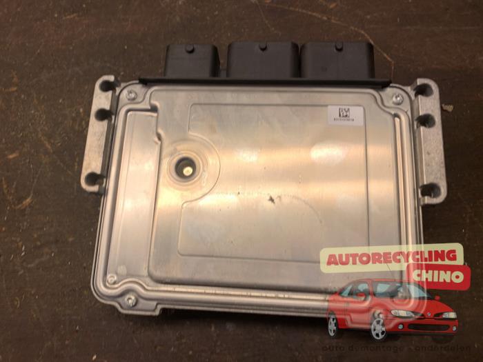 Ordinateur gestion moteur d'un Peugeot 3008 I (0U/HU) 1.6 16V THP 155 2011