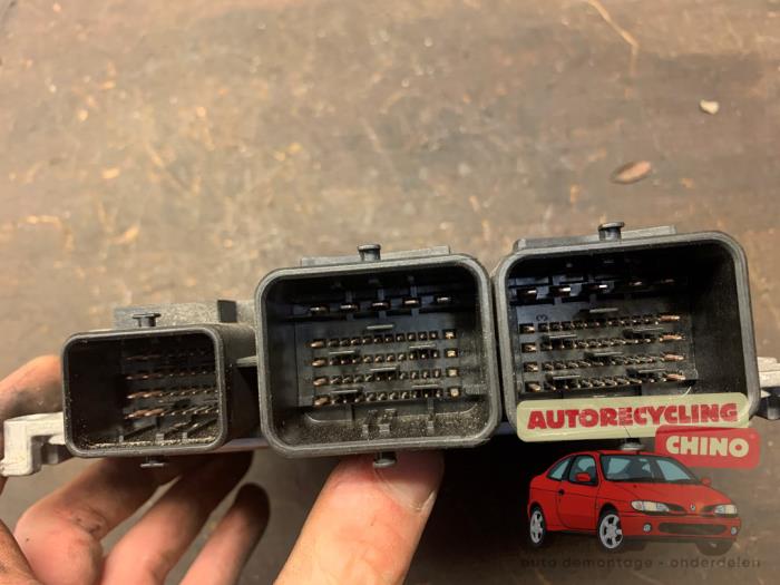 Ordinateur gestion moteur d'un Peugeot 3008 I (0U/HU) 1.6 16V THP 155 2011
