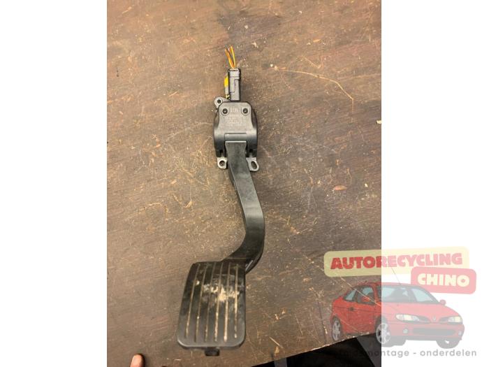 Pédale d'accélérateur d'un Peugeot 3008 I (0U/HU) 1.6 16V THP 155 2011