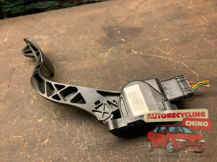 Pédale d'accélérateur d'un Peugeot 3008 I (0U/HU) 1.6 16V THP 155 2011