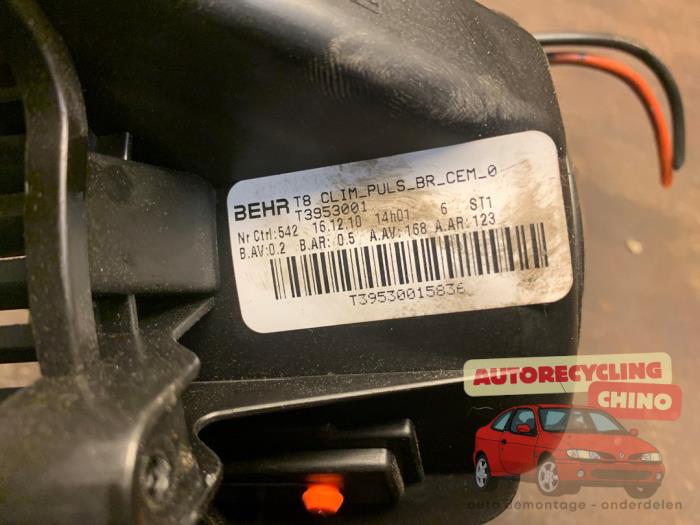 Moteur de ventilation chauffage d'un Peugeot 3008 I (0U/HU) 1.6 16V THP 155 2011