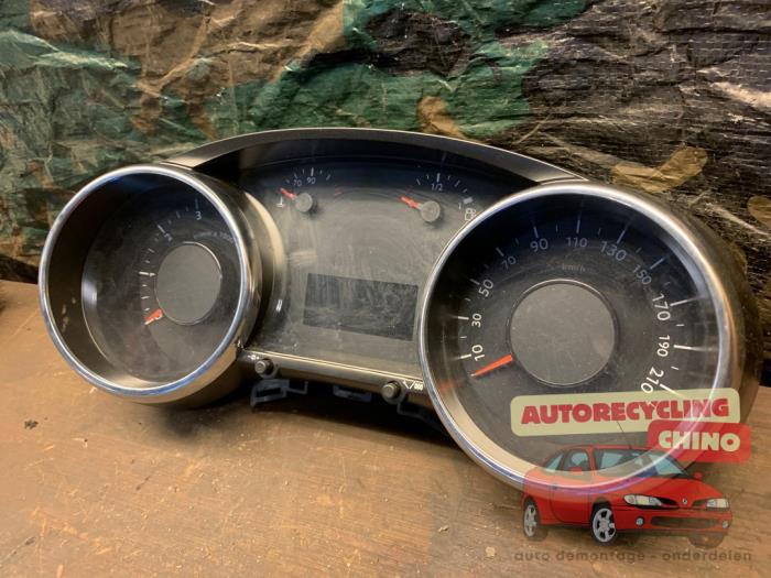 Compteur kilométrique KM d'un Peugeot 3008 I (0U/HU) 1.6 16V THP 155 2011