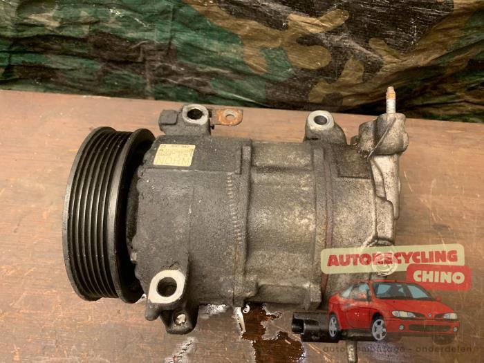 Compresseur de clim d'un Peugeot 3008 I (0U/HU) 1.6 16V THP 155 2011