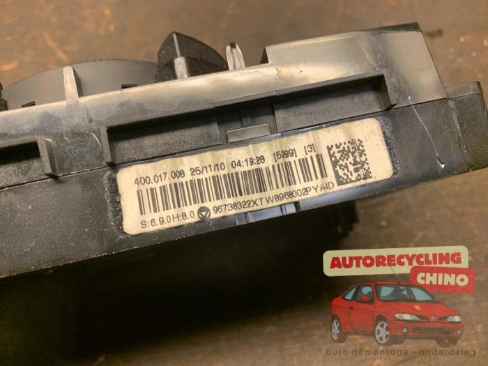 Panneau de commandes chauffage d'un Peugeot 3008 I (0U/HU) 1.6 16V THP 155 2011