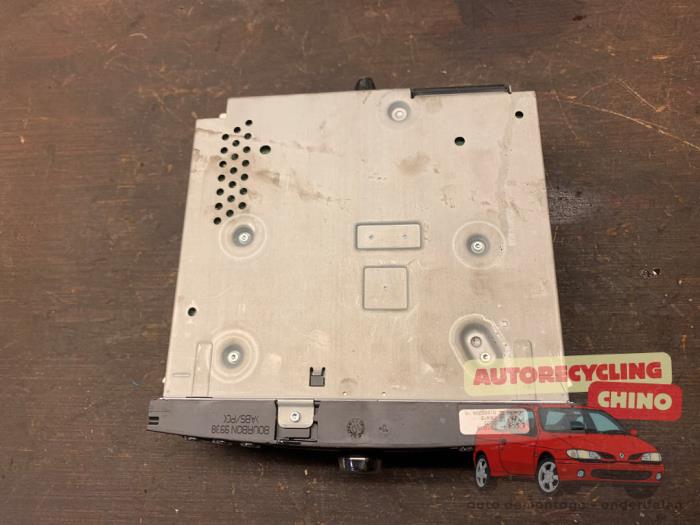 Radio d'un Peugeot 3008 I (0U/HU) 1.6 16V THP 155 2011
