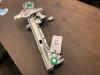 Lève vitre électrique arrière gauche d'un Peugeot 3008 I (0U/HU) 1.6 16V THP 155 2011