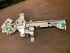 Moteur lève vitre arrière droit d'un Peugeot 3008 I (0U/HU) 1.6 16V THP 155 2011