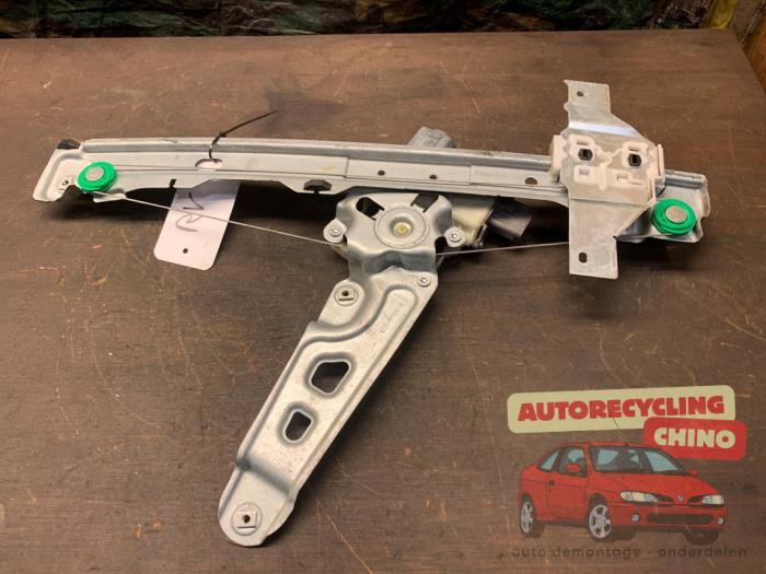 Mécanique vitre 4portes avant droite d'un Peugeot 3008 I (0U/HU) 1.6 16V THP 155 2011