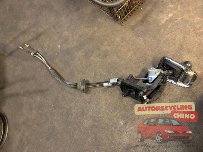 Câble commutation boîte de vitesse d'un Peugeot 3008 I (0U/HU) 1.6 16V THP 155 2011
