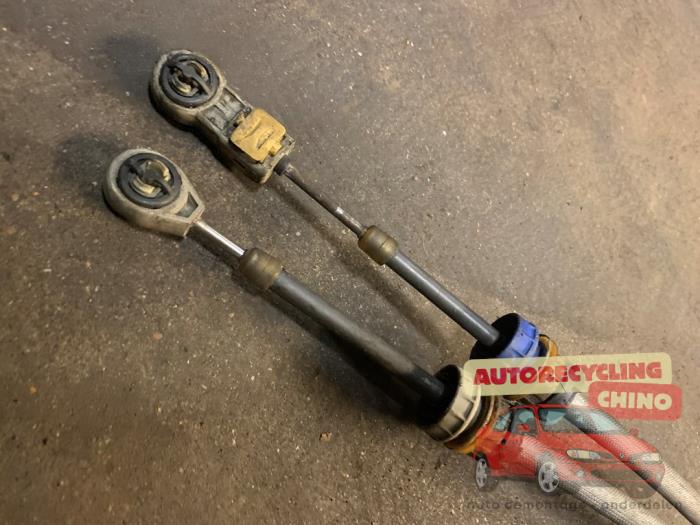 Câble commutation boîte de vitesse d'un Peugeot 3008 I (0U/HU) 1.6 16V THP 155 2011