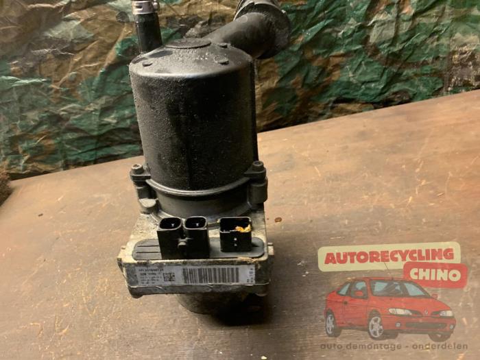 Pompe de direction d'un Peugeot 3008 I (0U/HU) 1.6 16V THP 155 2011