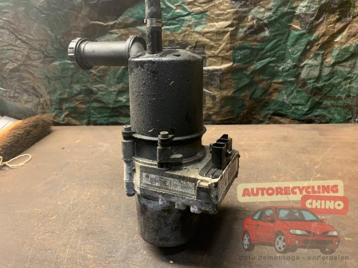 Pompe de direction d'un Peugeot 3008 I (0U/HU) 1.6 16V THP 155 2011