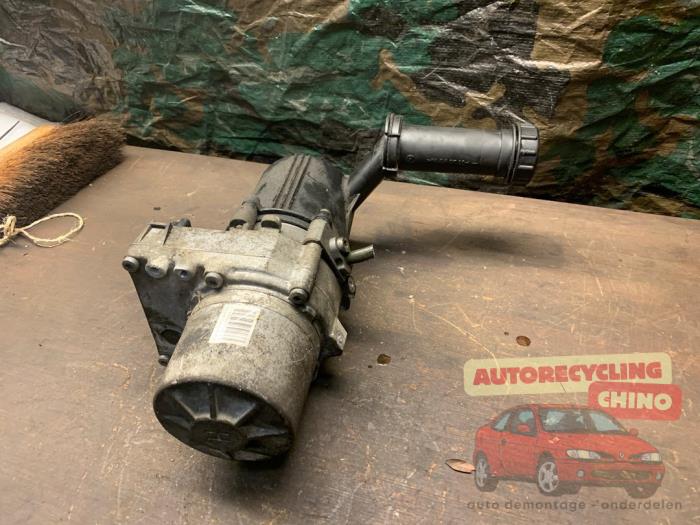 Pompe de direction d'un Peugeot 3008 I (0U/HU) 1.6 16V THP 155 2011