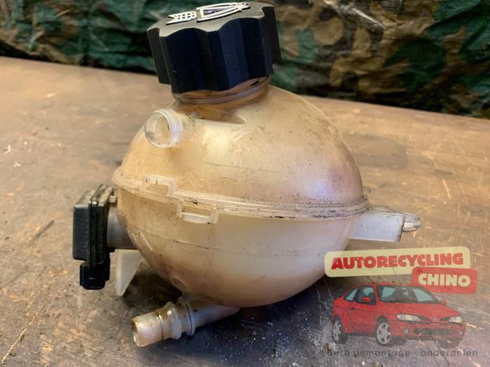 Vase d'expansion d'un Peugeot 3008 I (0U/HU) 1.6 16V THP 155 2011