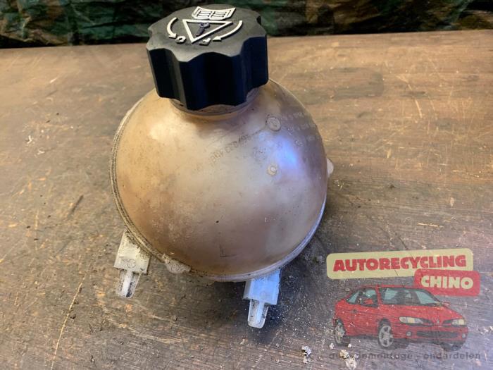 Vase d'expansion d'un Peugeot 3008 I (0U/HU) 1.6 16V THP 155 2011
