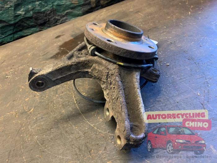 Joint avant gauche d'un Peugeot 3008 I (0U/HU) 1.6 16V THP 155 2011