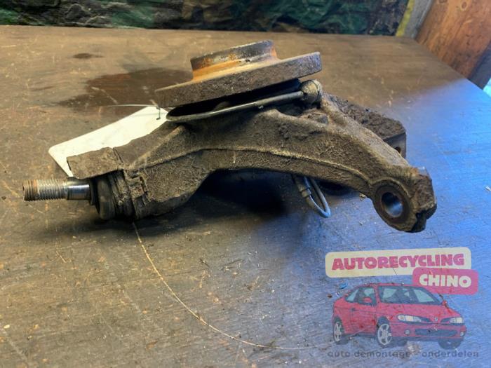 Joint avant gauche d'un Peugeot 3008 I (0U/HU) 1.6 16V THP 155 2011