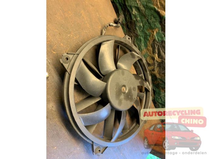 Moto ventilateur d'un Peugeot 3008 I (0U/HU) 1.6 16V THP 155 2011