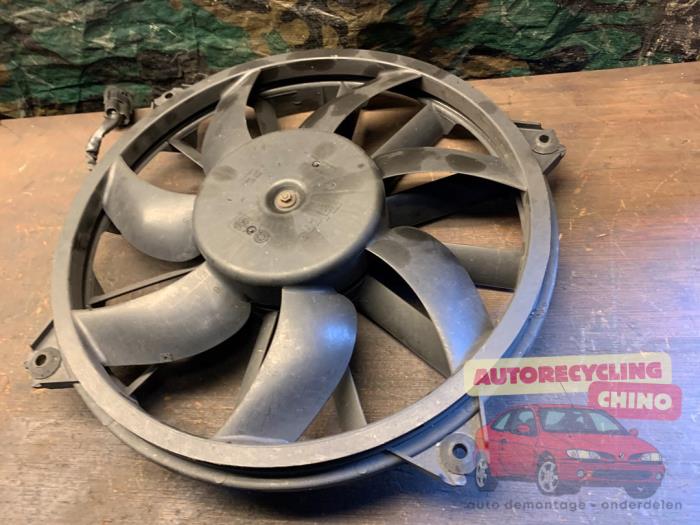 Moto ventilateur d'un Peugeot 3008 I (0U/HU) 1.6 16V THP 155 2011