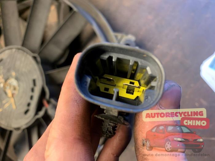 Moto ventilateur d'un Peugeot 3008 I (0U/HU) 1.6 16V THP 155 2011