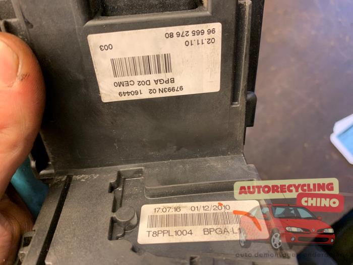 Pyrofuse d'un Peugeot 3008 I (0U/HU) 1.6 16V THP 155 2011