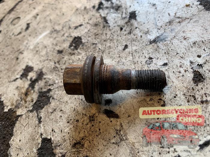 Boulon de roue d'un Peugeot 3008 I (0U/HU) 1.6 16V THP 155 2011
