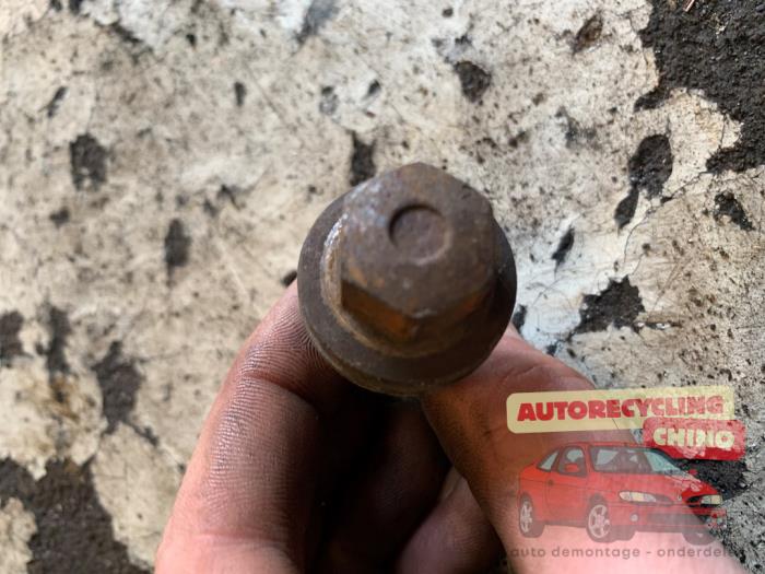 Boulon de roue d'un Peugeot 3008 I (0U/HU) 1.6 16V THP 155 2011