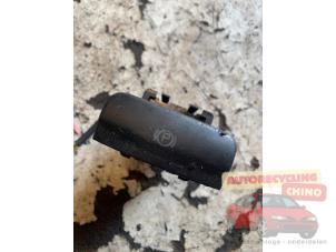 Usados Interruptor de freno de mano Peugeot 3008 I (0U/HU) 1.6 16V THP 155 Precio € 50,00 Norma de margen ofrecido por Autorecycling Chino B.V.