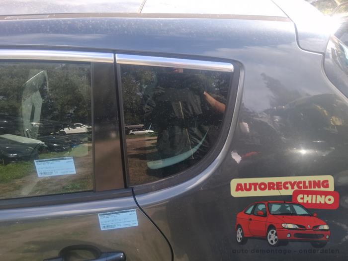 Vitre supplémentaire 4portes arrière gauche d'un Peugeot 3008 I (0U/HU) 1.6 16V THP 155 2011