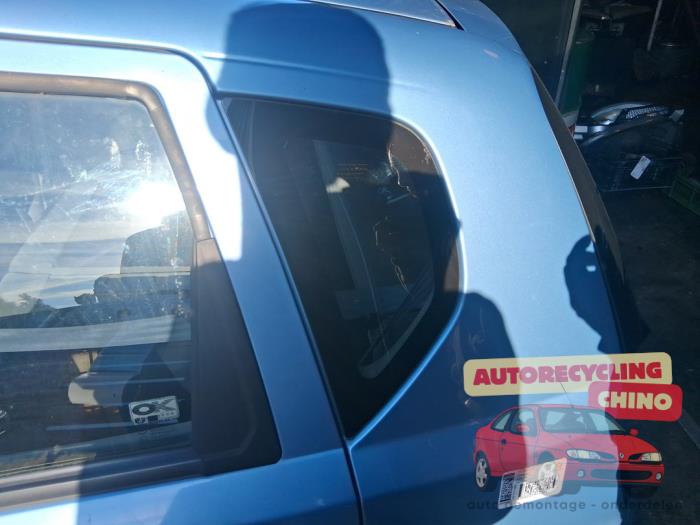 Usados Ventanilla triangular izquierda detrás Chevrolet Kalos (SF48) 1.4 Precio € 50,00 Norma de margen ofrecido por Autorecycling Chino B.V.
