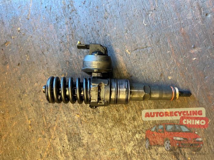 Usagé Injecteurs Volkswagen Caddy III (2KA,2KH,2CA,2CH) 2.0 SDI Prix € 100,00 Règlement à la marge proposé par Autorecycling Chino B.V.
