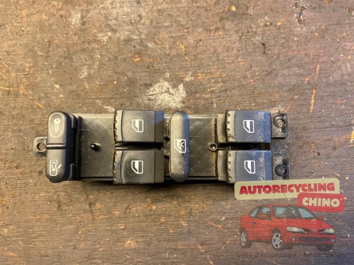 Usados Interruptor combinado de ventanillas Seat Leon (1M1) 1.6 16V Precio € 15,00 Norma de margen ofrecido por Autorecycling Chino B.V.