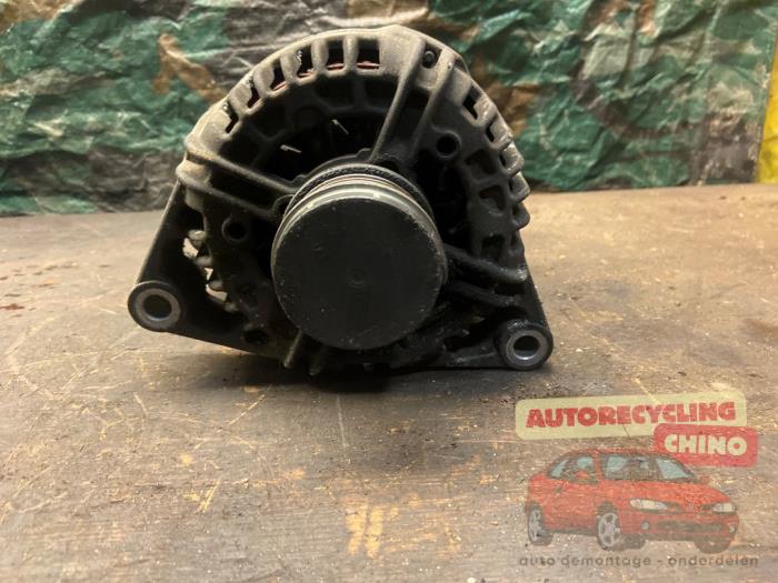 Usagé Dynamo Opel Corsa D 1.4 16V Twinport Prix € 35,00 Règlement à la marge proposé par Autorecycling Chino B.V.