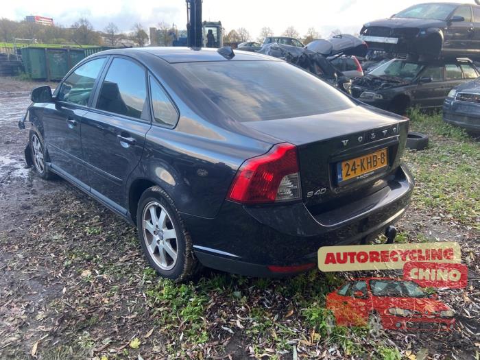 Usados Ventanilla triangular izquierda detrás Volvo S40 (MS) 1.8 16V Precio € 75,00 Norma de margen ofrecido por Autorecycling Chino B.V.