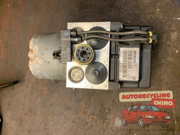 Usagé Pompe ABS Saab 900 II 2.0 i,Si 16V Prix € 70,00 Règlement à la marge proposé par Autorecycling Chino B.V.