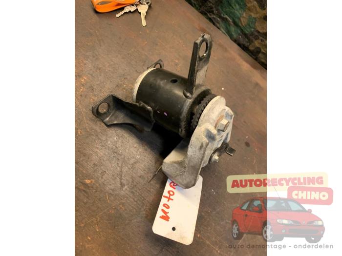 Used Engine mount Ford B-Max (JK8) 1.0 EcoBoost 12V 100 Price € 25,00 Margin scheme offered by Autorecycling Chino B.V.