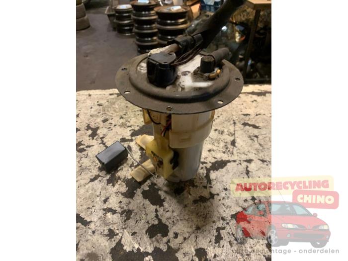 Usagé Pompe essence Toyota Yaris (P1) 1.3 16V VVT-i Prix € 45,00 Règlement à la marge proposé par Autorecycling Chino B.V.