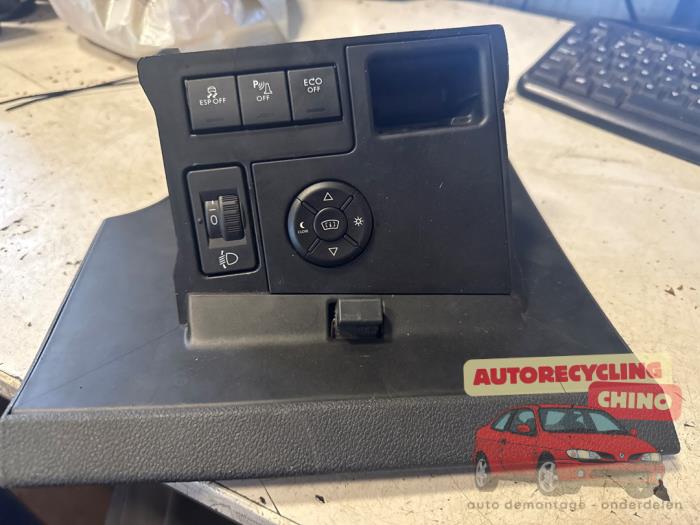 Usados Interruptor PDC Peugeot 508 SW (8E/8U) 1.6 HDiF 16V Precio € 50,00 Norma de margen ofrecido por Autorecycling Chino B.V.