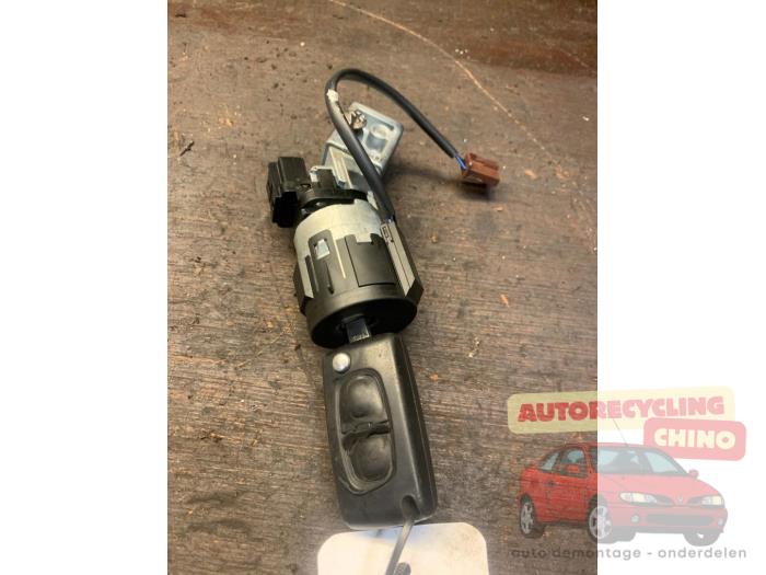 Używane Stacyjka + Kluczyk Peugeot 5008 I (0A/0E) 1.6 THP 16V Cena € 45,00 Procedura marży oferowane przez Autorecycling Chino B.V.