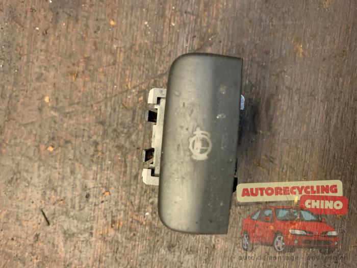 Gebrauchte Handbremse Schalter Peugeot 5008 I (0A/0E) 1.6 THP 16V Preis € 50,00 Margenregelung angeboten von Autorecycling Chino B.V.