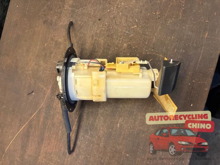 Usagé Pompe essence Toyota Yaris (P1) 1.3 16V VVT-i Prix € 35,00 Règlement à la marge proposé par Autorecycling Chino B.V.