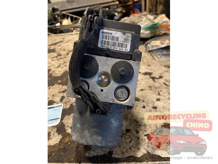 Usagé Pompe ABS Peugeot 306 (7A/C/S) 1.8i 16V Prix € 50,00 Règlement à la marge proposé par Autorecycling Chino B.V.