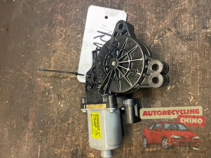 Usados Motor de ventanilla de puerta Hyundai i30 (GDHB5) 1.6 GDI Blue 16V Precio € 35,00 Norma de margen ofrecido por Autorecycling Chino B.V.