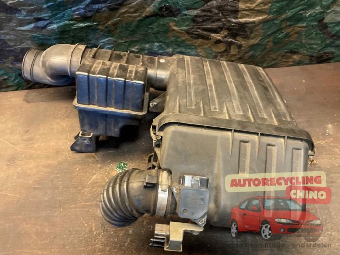 Begagnade Luftfilter Suzuki Swift (ZA/ZC/ZD1/2/3/9) 1.3 VVT 16V Pris € 35,00 Marginaltabell erbjuds av Autorecycling Chino B.V.