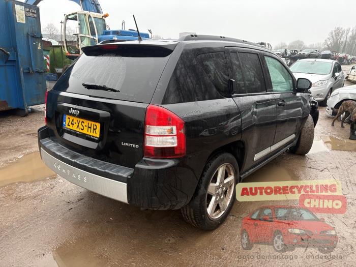 Usados Ventanilla triangular derecha detrás Jeep Compass I (MK49) 2.4 16V 4x4 Precio € 75,00 Norma de margen ofrecido por Autorecycling Chino B.V.