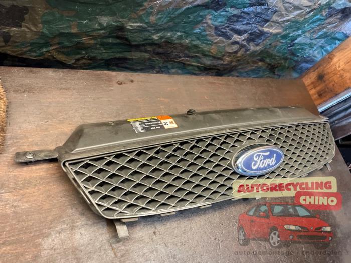 Begagnade Grill Ford C-Max (DM2) 1.6 TDCi 16V 109 Pris € 40,00 Marginaltabell erbjuds av Autorecycling Chino B.V.