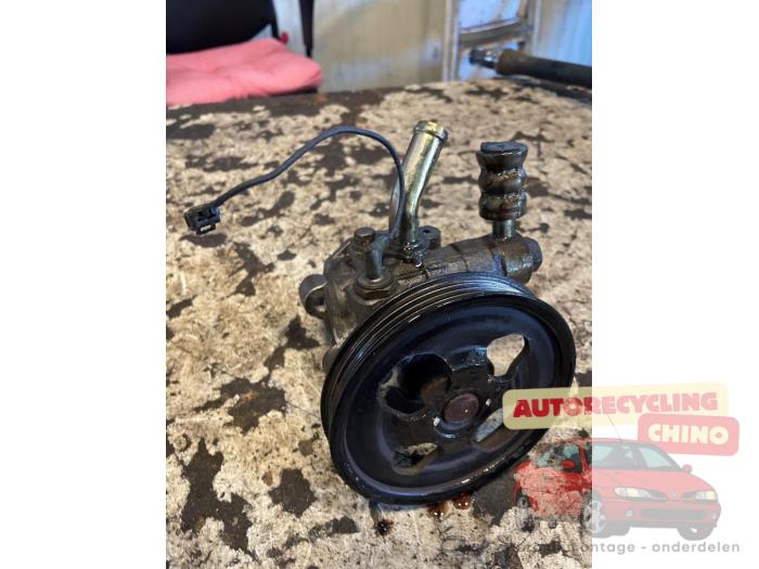 Usagé Pompe de direction Suzuki Swift (SF310/413) 1.3i 16V 5-Drs. Prix € 35,00 Règlement à la marge proposé par Autorecycling Chino B.V.